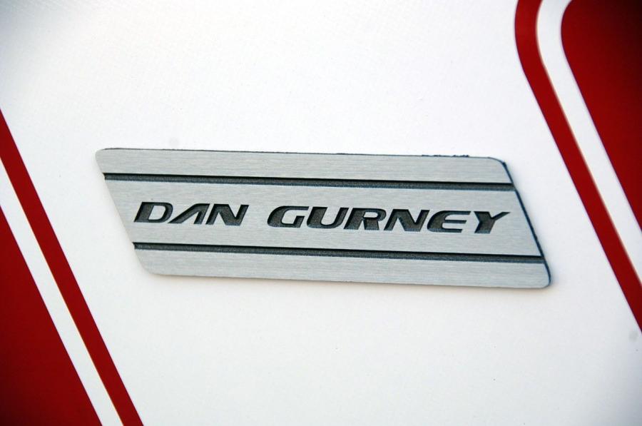 Логотип Saleen S281 Gurney Signature Edition 2008 года  (фото 17 из 35)